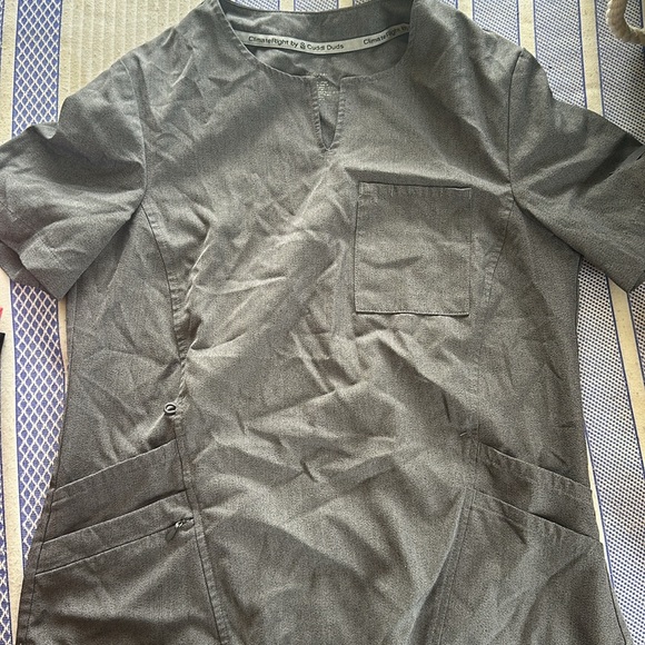 Top and bottom scrubs - Picture 2 of 4